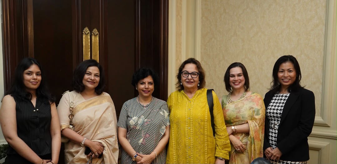Group photograph of participants at the roundtable
